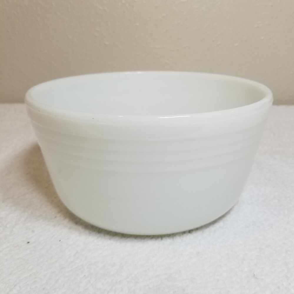 Hamilton Beach / Pyrex White Milk Glass Mix Master Mixing Bowl